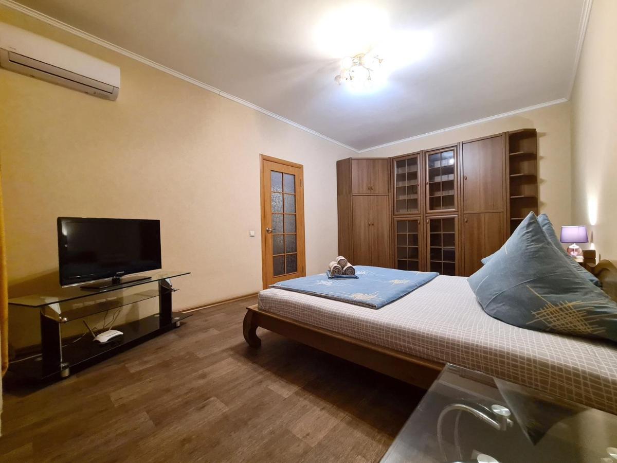 1-Room Luxury Apartment On Sobornyi Avenue 170-V, By Grandhome Zaporizhia Buitenkant foto