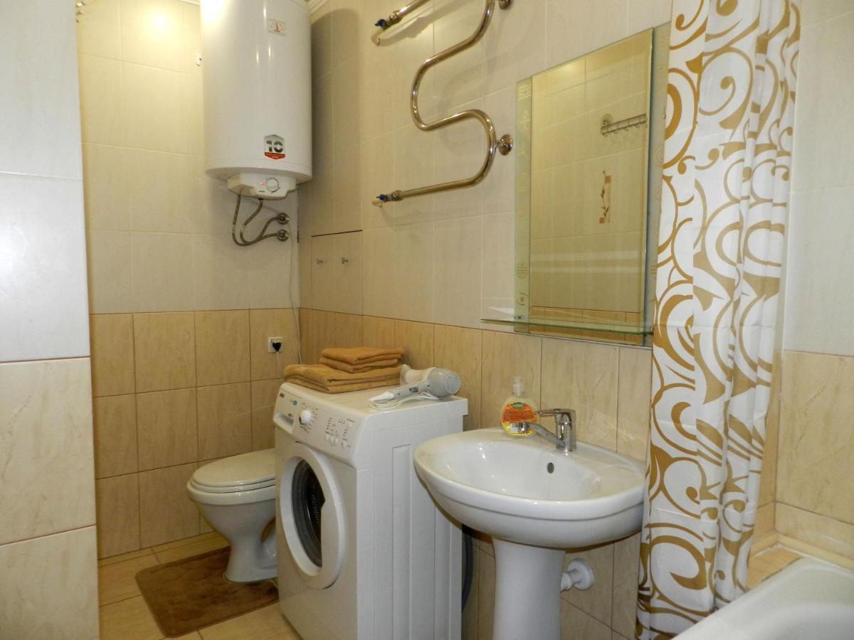 1-Room Luxury Apartment On Sobornyi Avenue 170-V, By Grandhome Zaporizhia Buitenkant foto